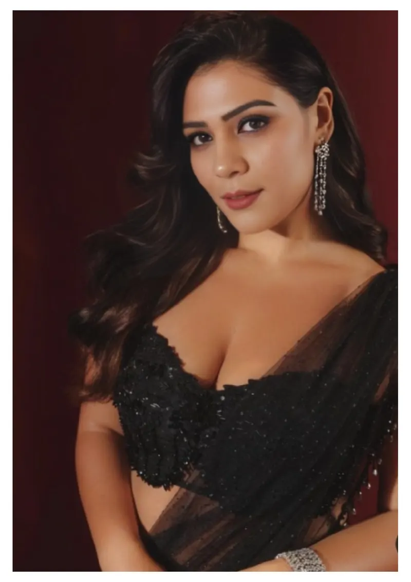 Busty Girl Zareena — photo 4