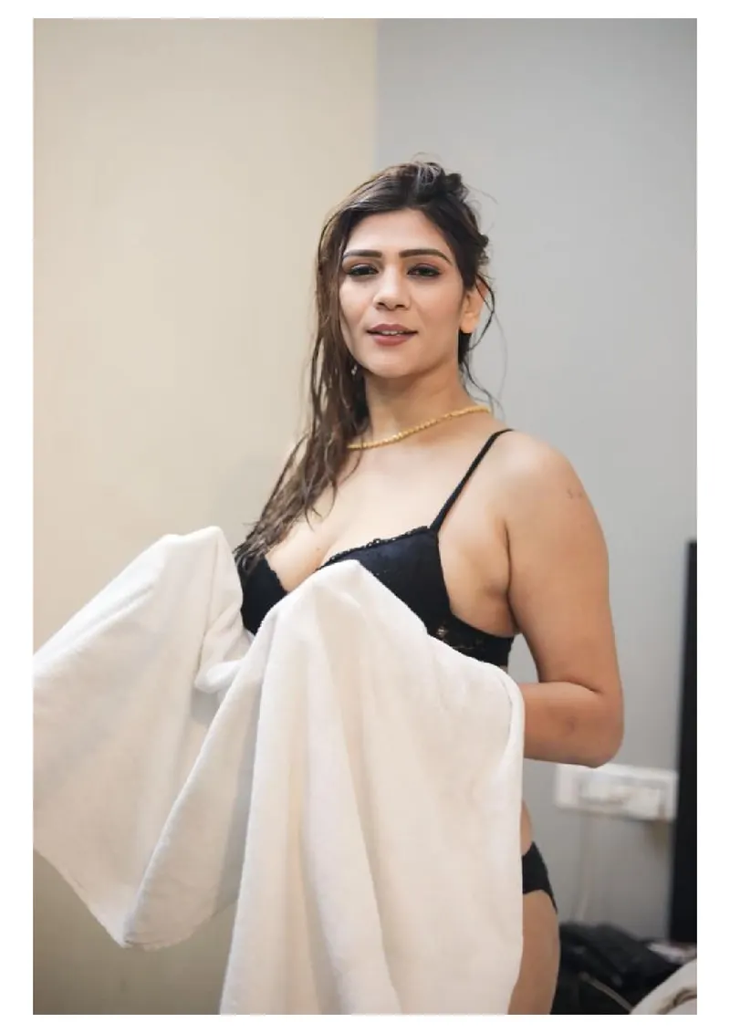 Busty Girl Zareena — photo 7