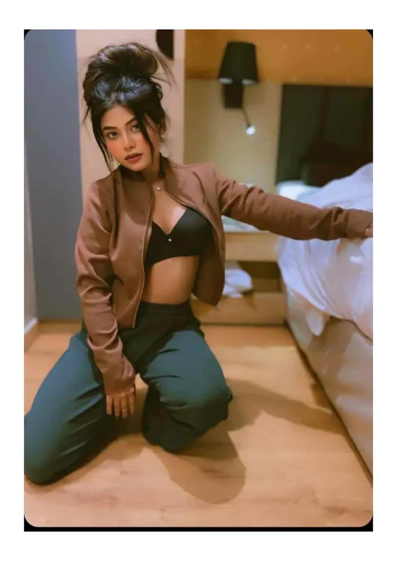 CABIN CREW GIRL SAMANTHA AVAILABLE — photo 3