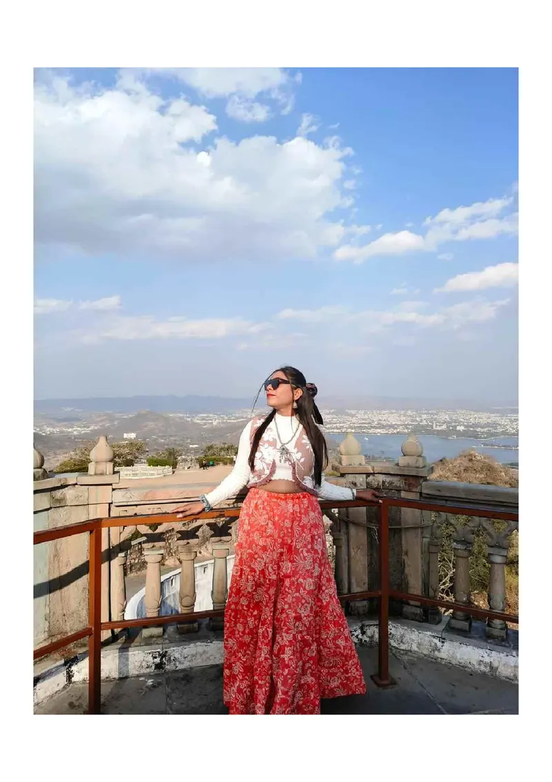 TAJ HOTEL RECEPTIONIST ROOPA AVAILABLE — photo 9