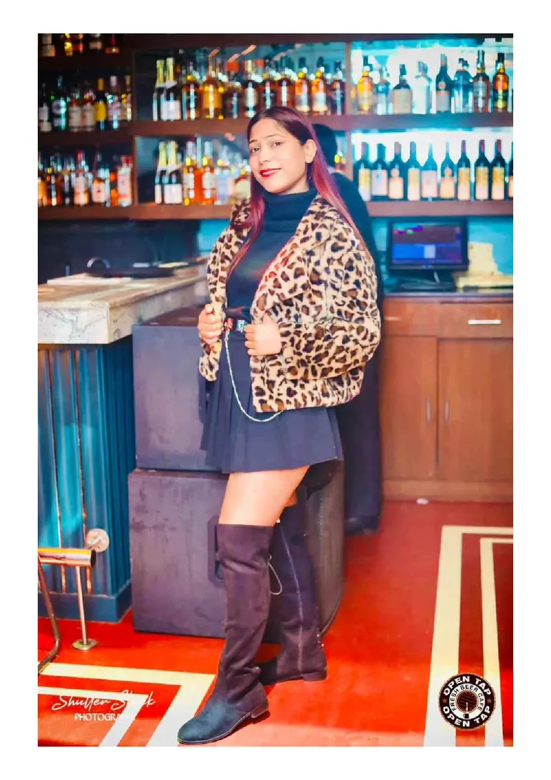 TAJ HOTEL RECEPTIONIST ROOPA AVAILABLE — photo 12